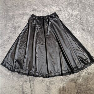 Henson Kickernick Vintage 70s Skirt Half Slip Black Nylon Flowy A Line Midi Med